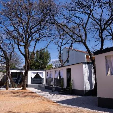 Lux Mobile Homes *